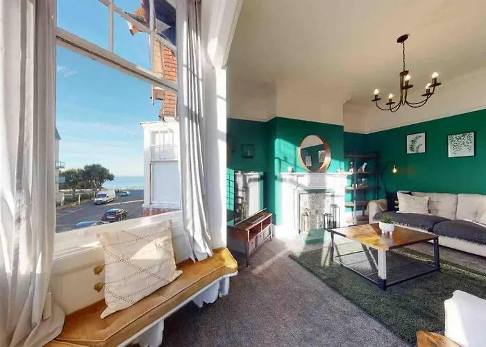 No.10 Seaside Apartment - 1St & 2Nd Floor